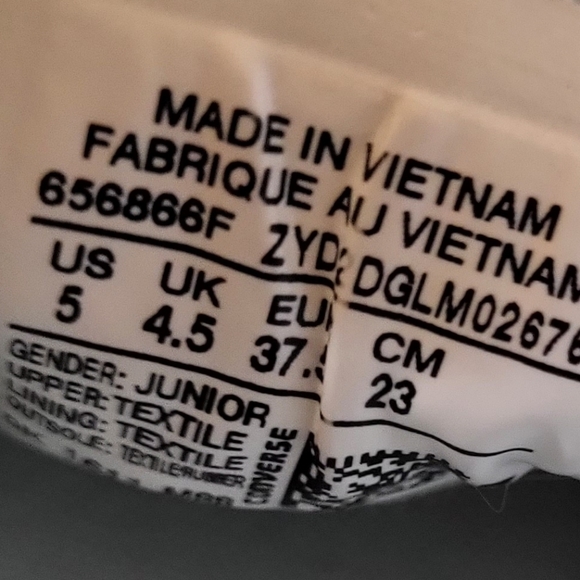 CONVERSES - Picture 2 of 5